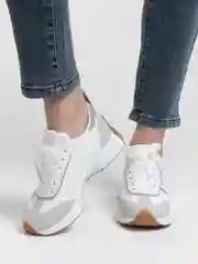 Белый кроссовки женские модные