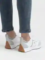 Белый кроссовки женские модные