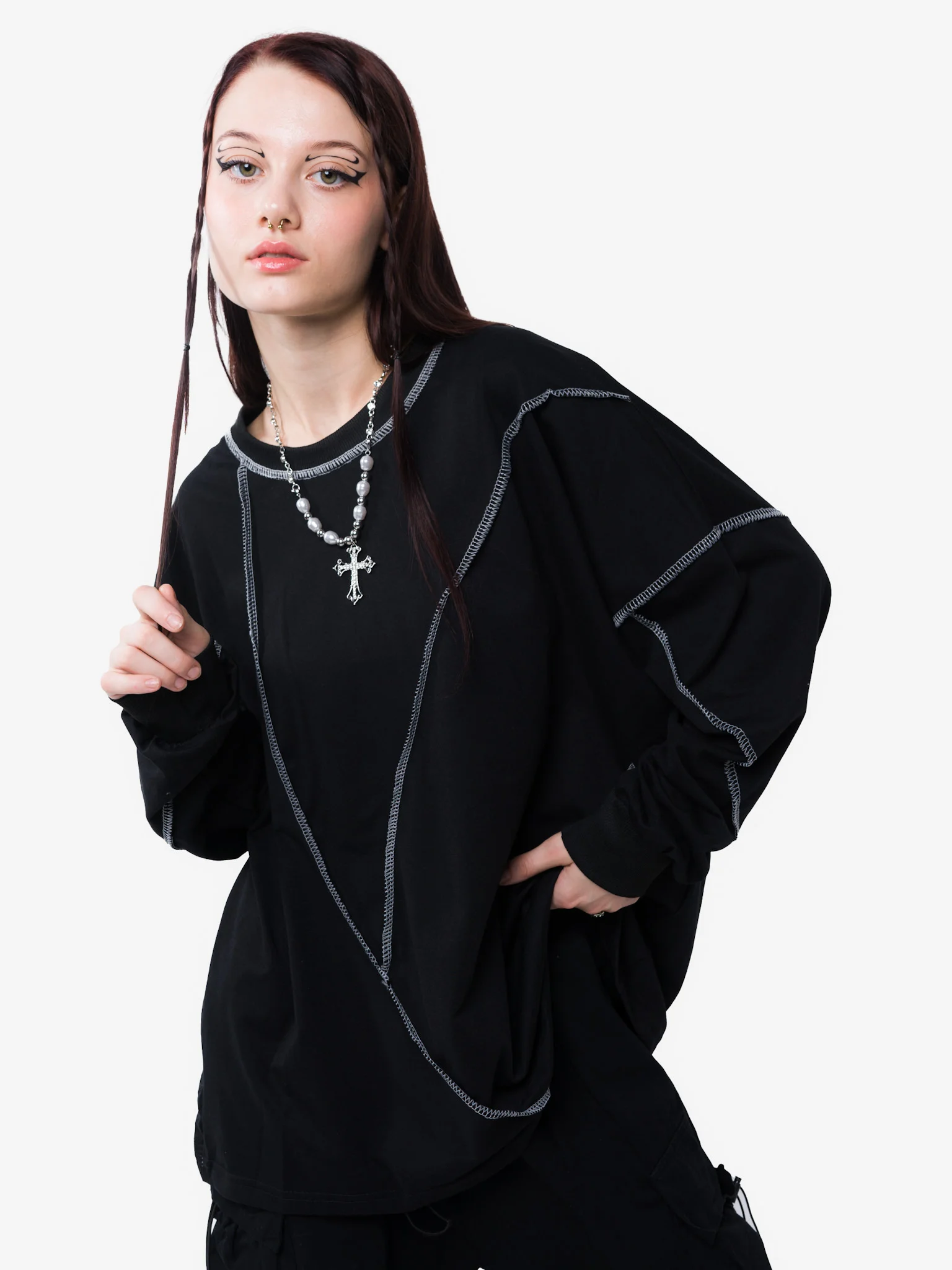 Oversized свитшот с крупными швами наружу, черный