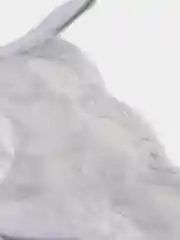 Кружевные стринги с вырезом