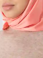 Кораллово-розовый платок шелковый на шею