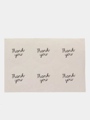 Круглая белая наклейка с надписью "Thank You"