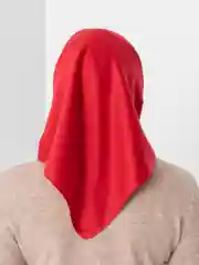 Алый платок шелковый на шею