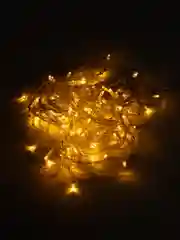 Новогодняя светодиодная гирлянда штора занавес (желтый свет), крючки, шапка Деда мороза