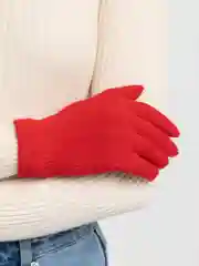 Красный перчатки вязаные