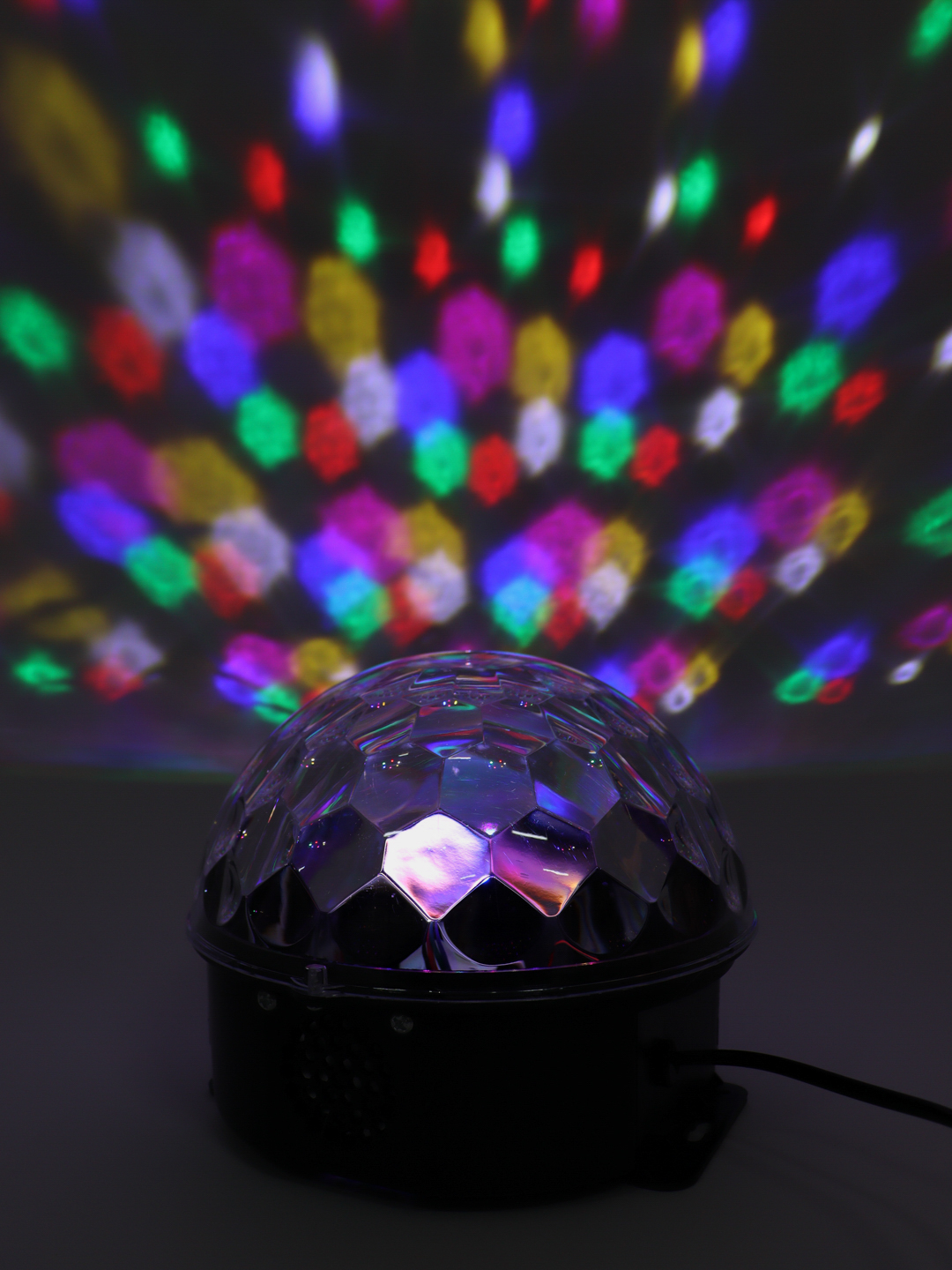 Диско-шар Led Magic Ball с MP3 и Bluetooth купить по цене 1250 ₽ в  интернет-магазине Магнит Маркет