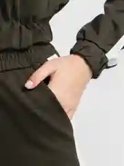 Зелёный хаки костюм спортивный женский