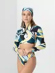 Желтый купальник из трех предметов