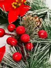 Красный новогодний венок, для украшения дома