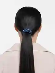 Синий резинки с жемчугом