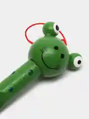 Зеленый свисток деревянный