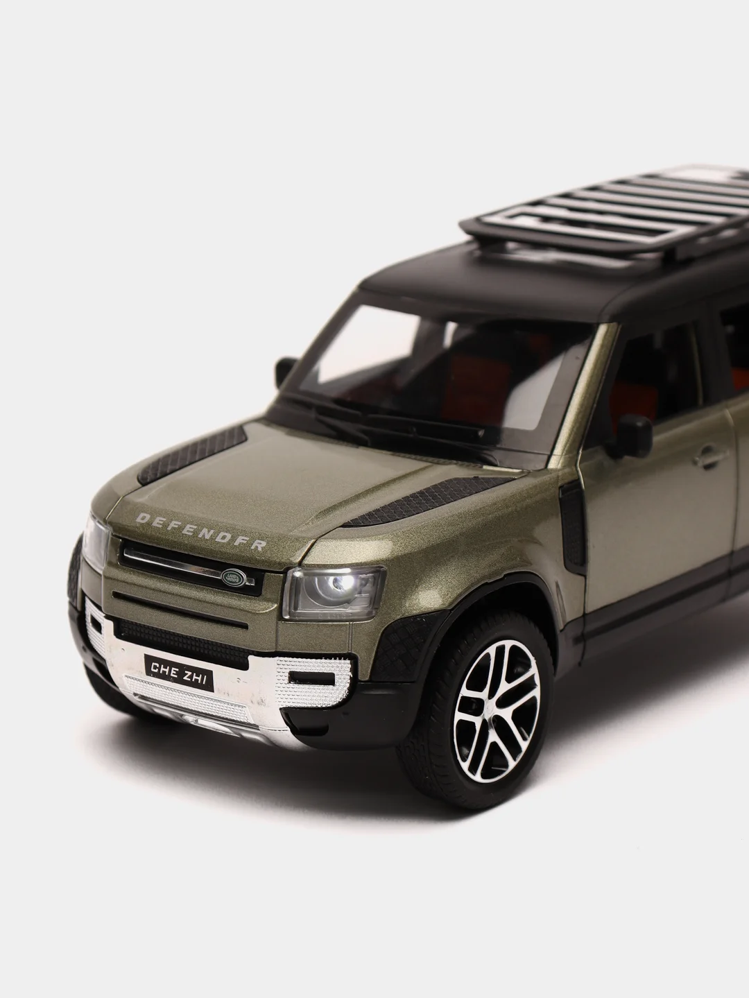 Зелёный хаки машина большая свет звук металлическая Land Rover Defender, инерционная с озвучкой, 20 см