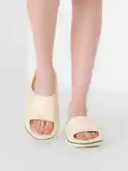 Молочный сланцы мужские, сланцы женские IZI, размеры 36-45