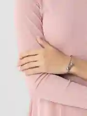 Белый женский браслет