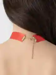 Коралловый чокер широкий