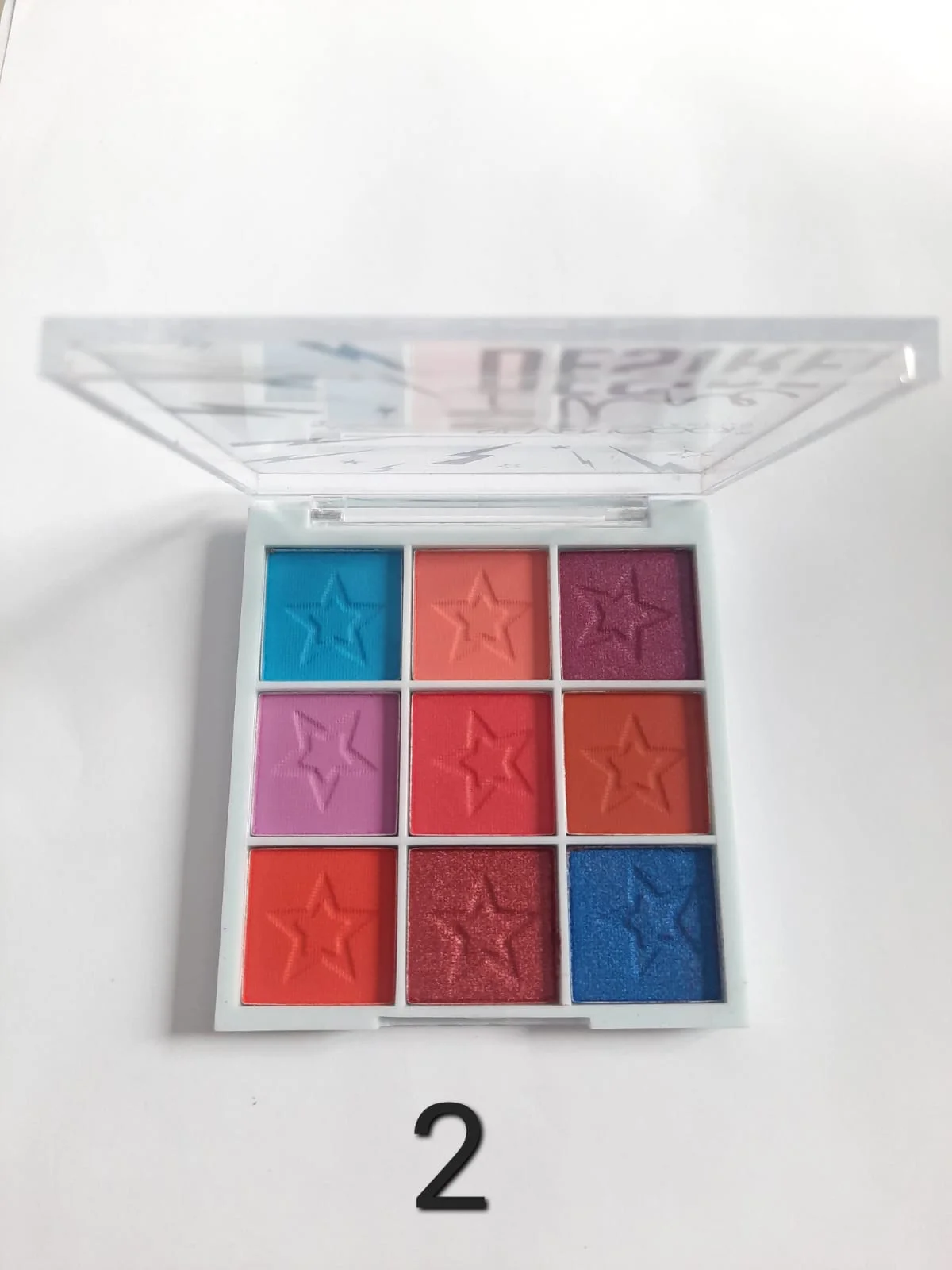 Палеткой теней для век "9 colors