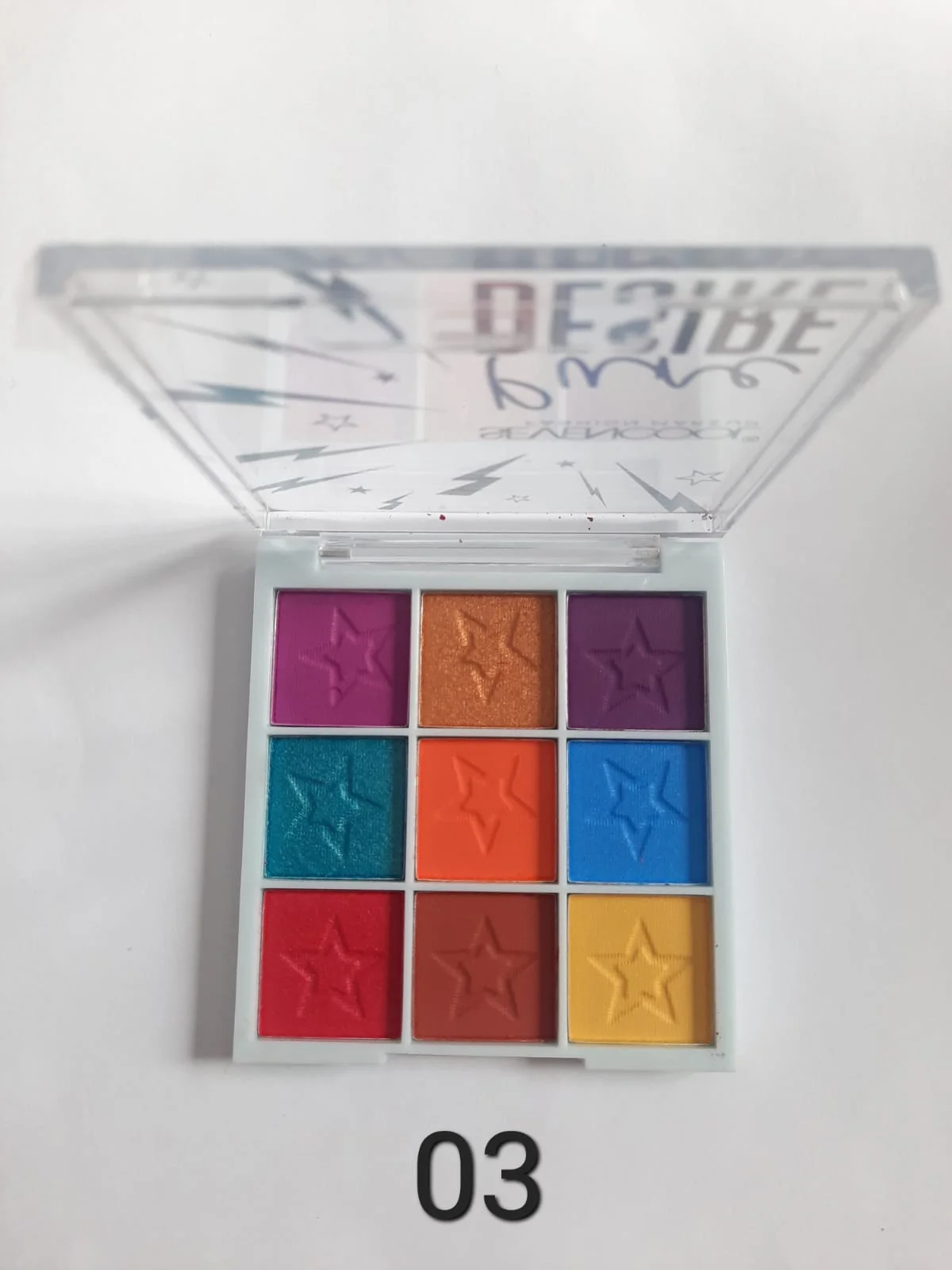 Палеткой теней для век "9 colors