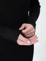 Черный платье, лапша