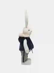 Синий заяц в костюме подарочный