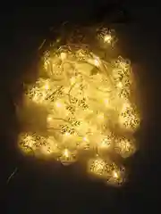 Желтый гирлянда на окно