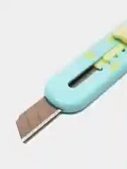Бирюзовый яркий нож, канцелярский, классический