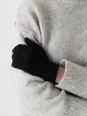 Черный перчатки