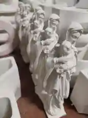 Золотой статуэтка "Дева Мария", гипс