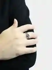 Белый кольцо ретро "Ремень"