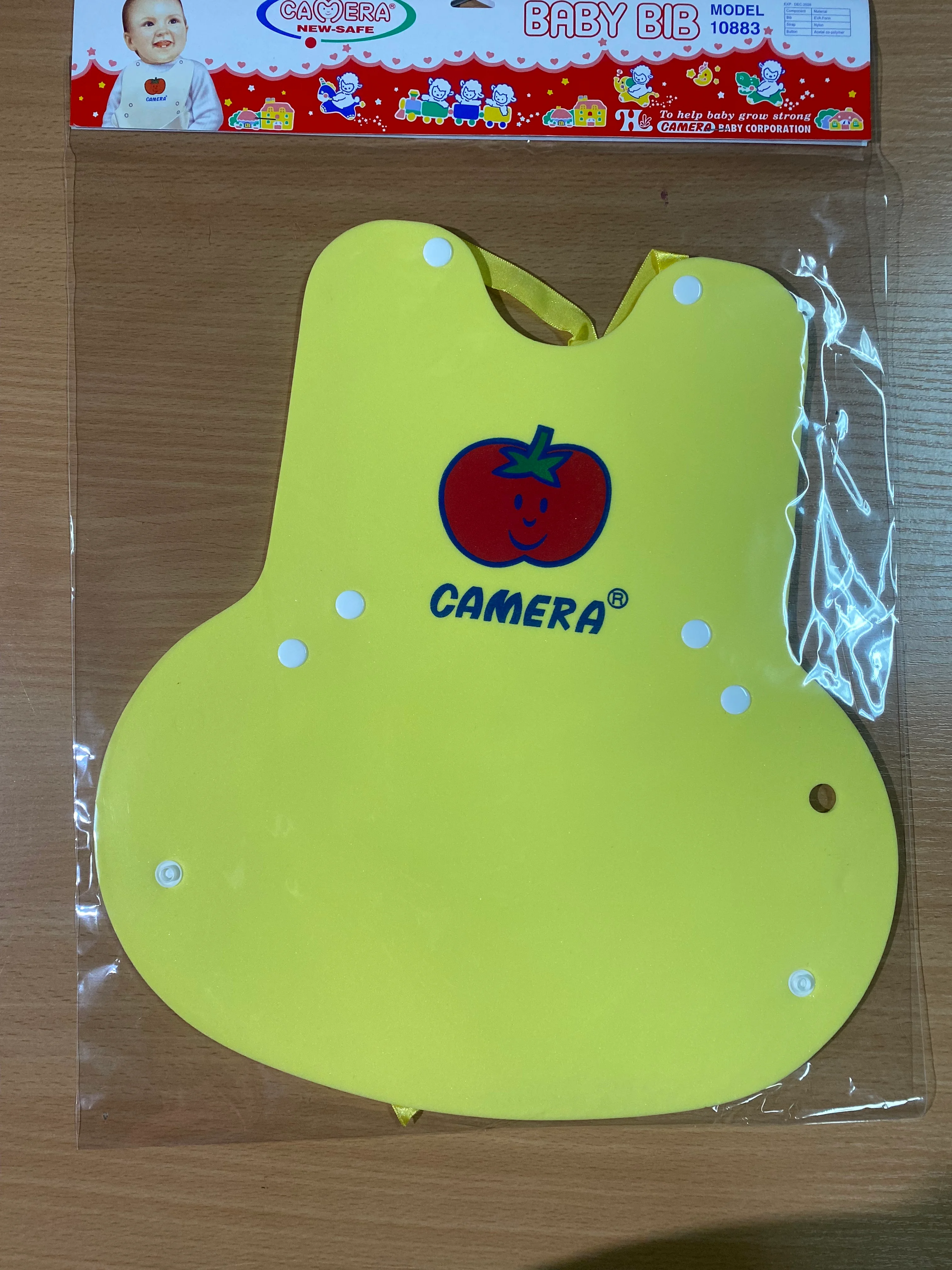 Розовый слюнявчик с карманом. CAMERA. Нагрудник