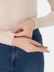 Молочный водолазка женская