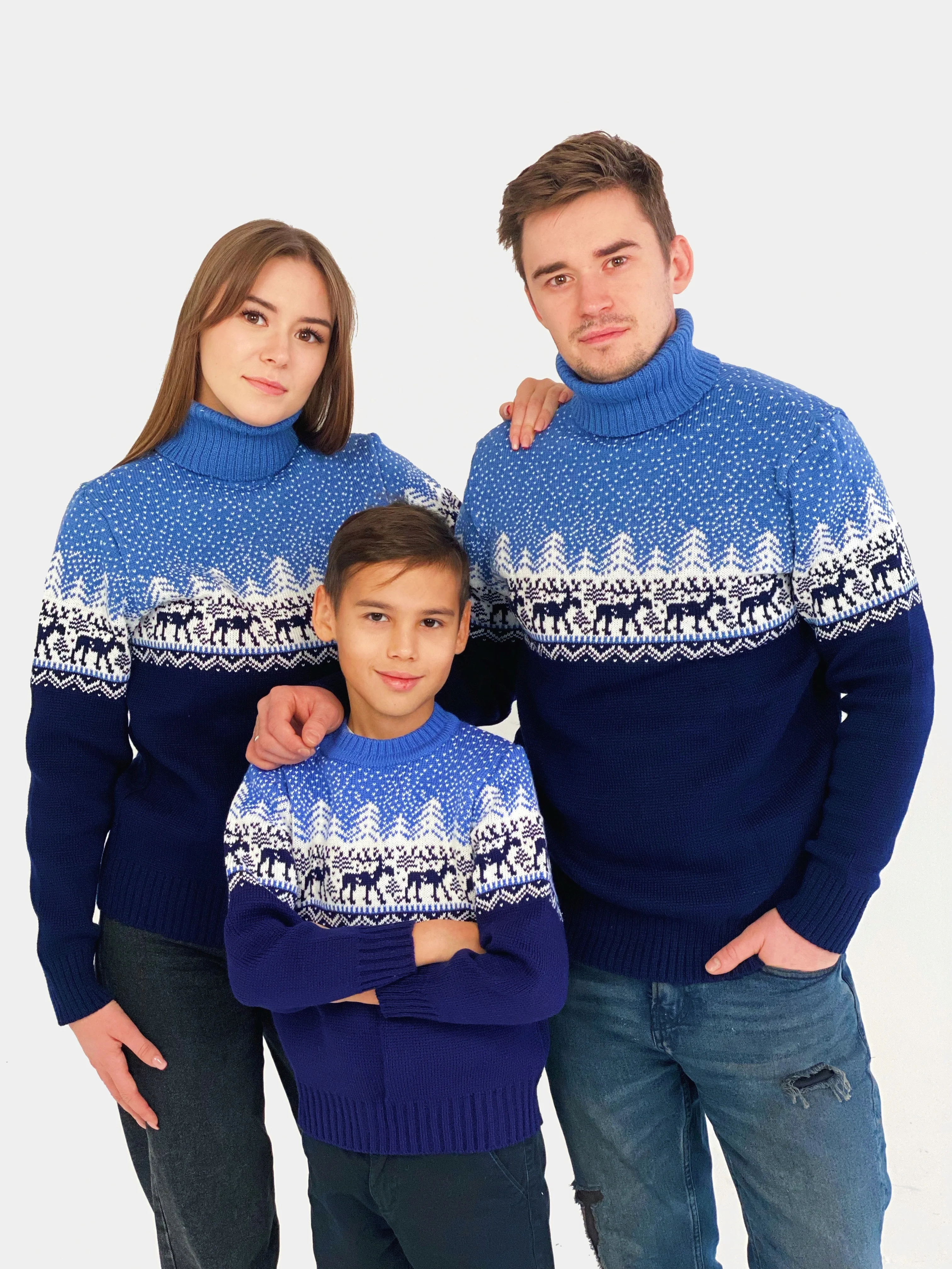 Красный свитер с оленями новогодний. Унисекс. WORLD WOOLLY