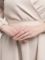 Серебряный кольцо обручальное со стразами