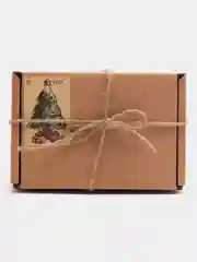 Конфетный новогодний набор для женщин: бьюти бокс с носочками