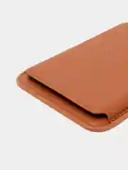 Коричневый картхолдер MagSafe для iPhone