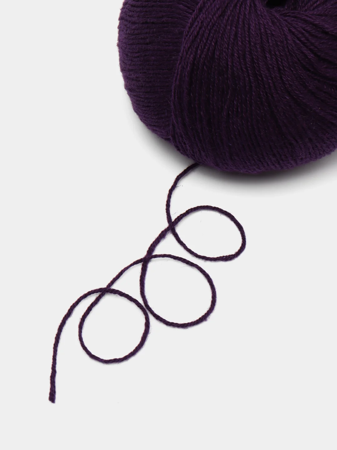 Пурпурный пряжа Cashmere Yarn, 50 г/ 200 м, 60% меринос, 20% вискоза, 15% ПА, 5% кашемир
