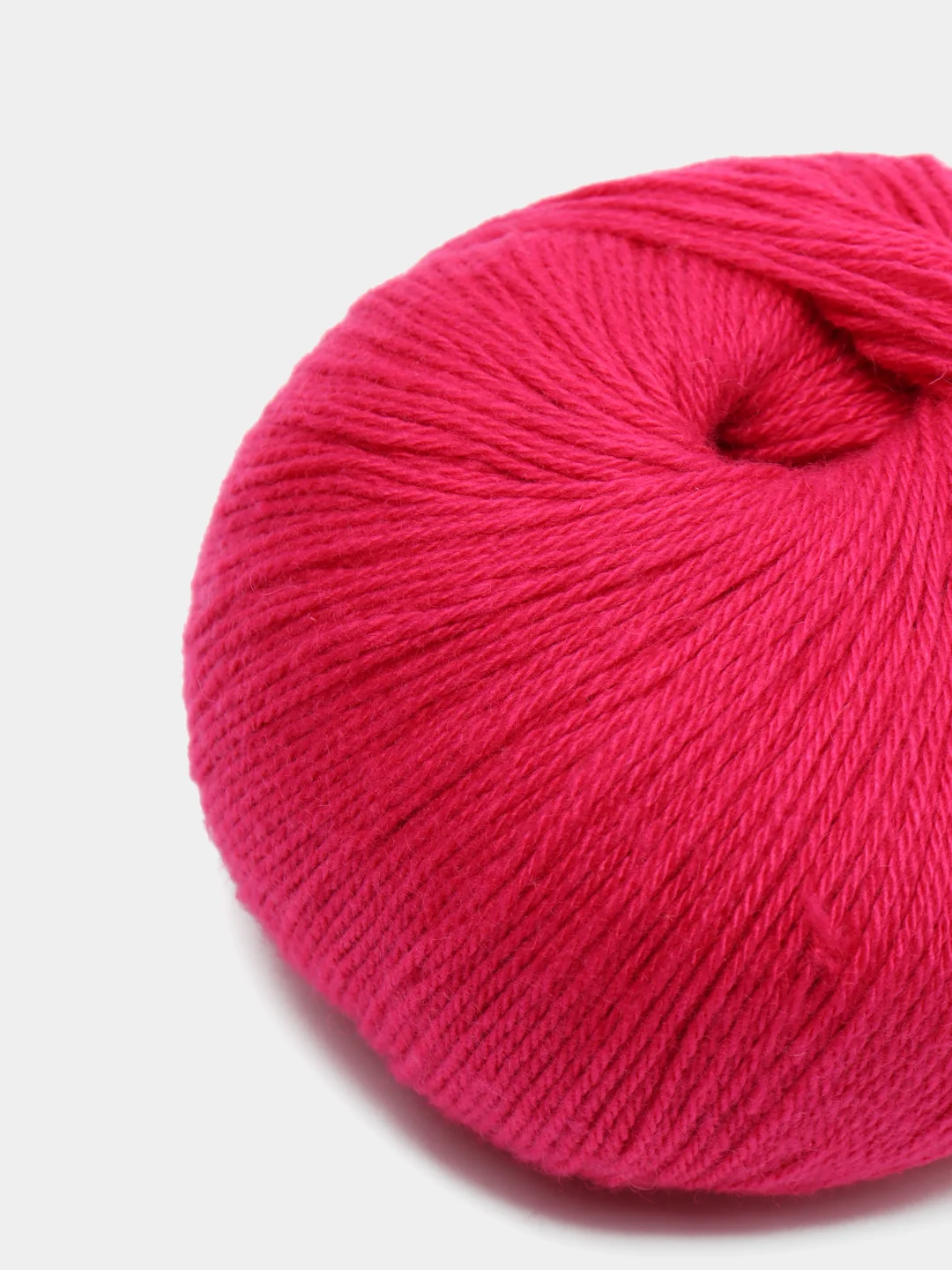 Алый пряжа Cashmere Yarn, 50 г/ 200 м, 60% меринос, 20% вискоза, 15% ПА, 5% кашемир