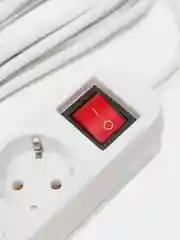 Белый сетевой удлинитель 3 розетки с заземлением, 5 метров, выключатель