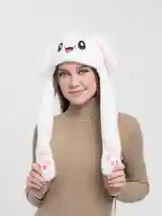 Белый шапка светящаяся, с прыгающими ушками