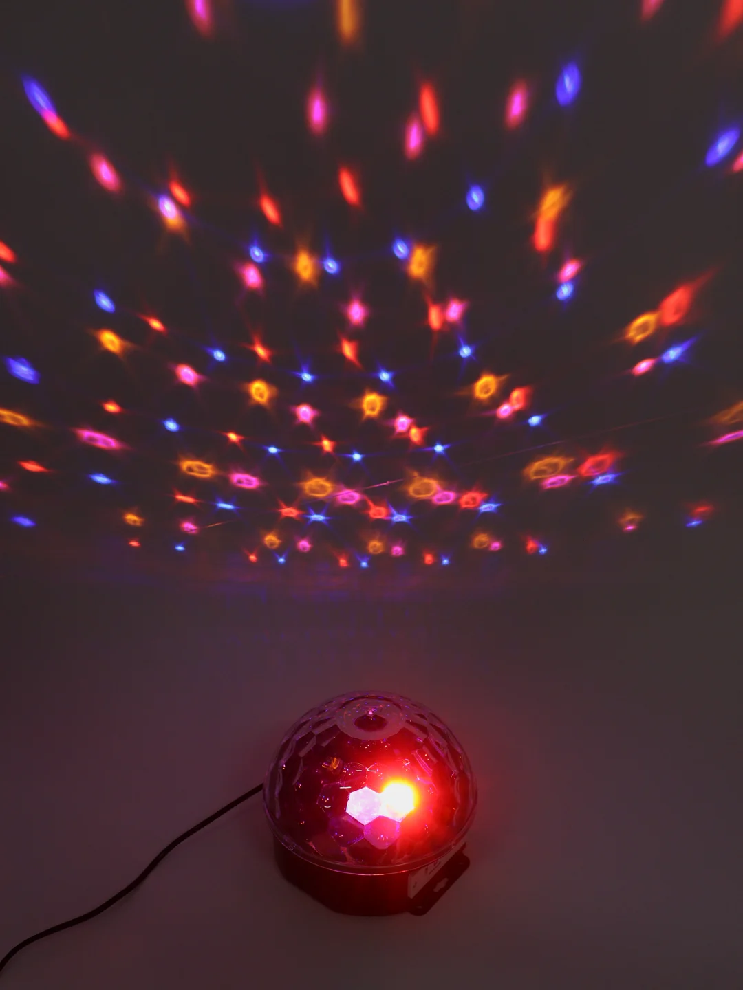 Светодиодный музыкальный диско шар, колонка Magic Ball Light, с Bluetooth