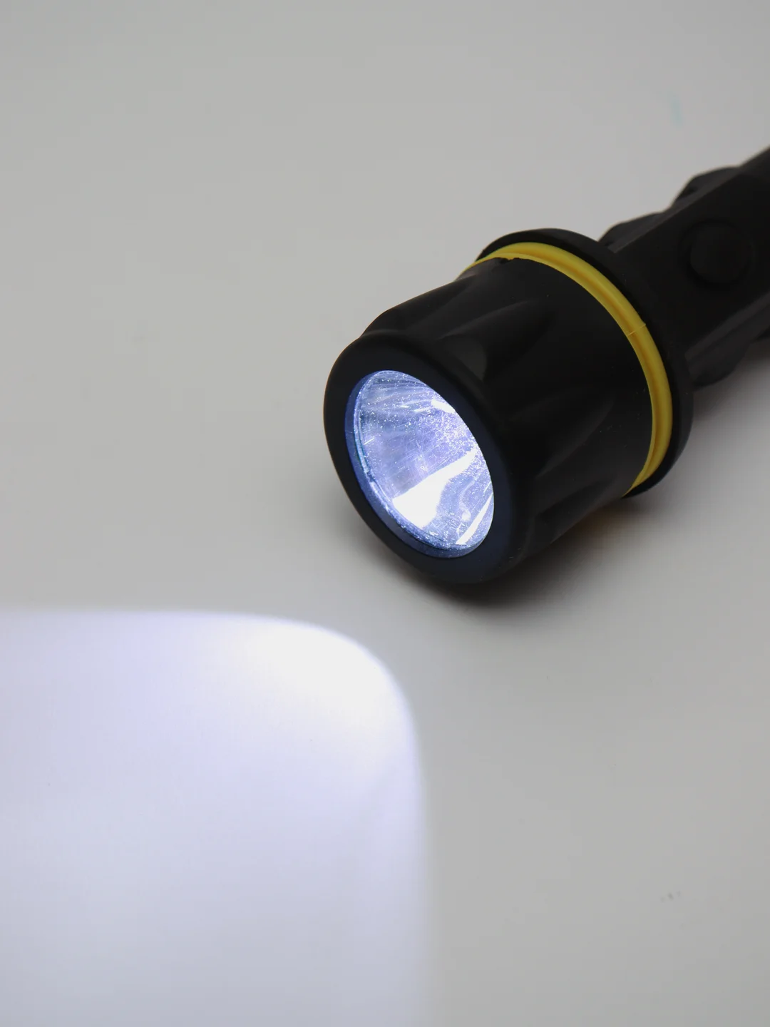 Фонарь ручной светодиодный Navigator NPT-R06-2AA, 0.5 Вт, LED 40 Лм, 40 м