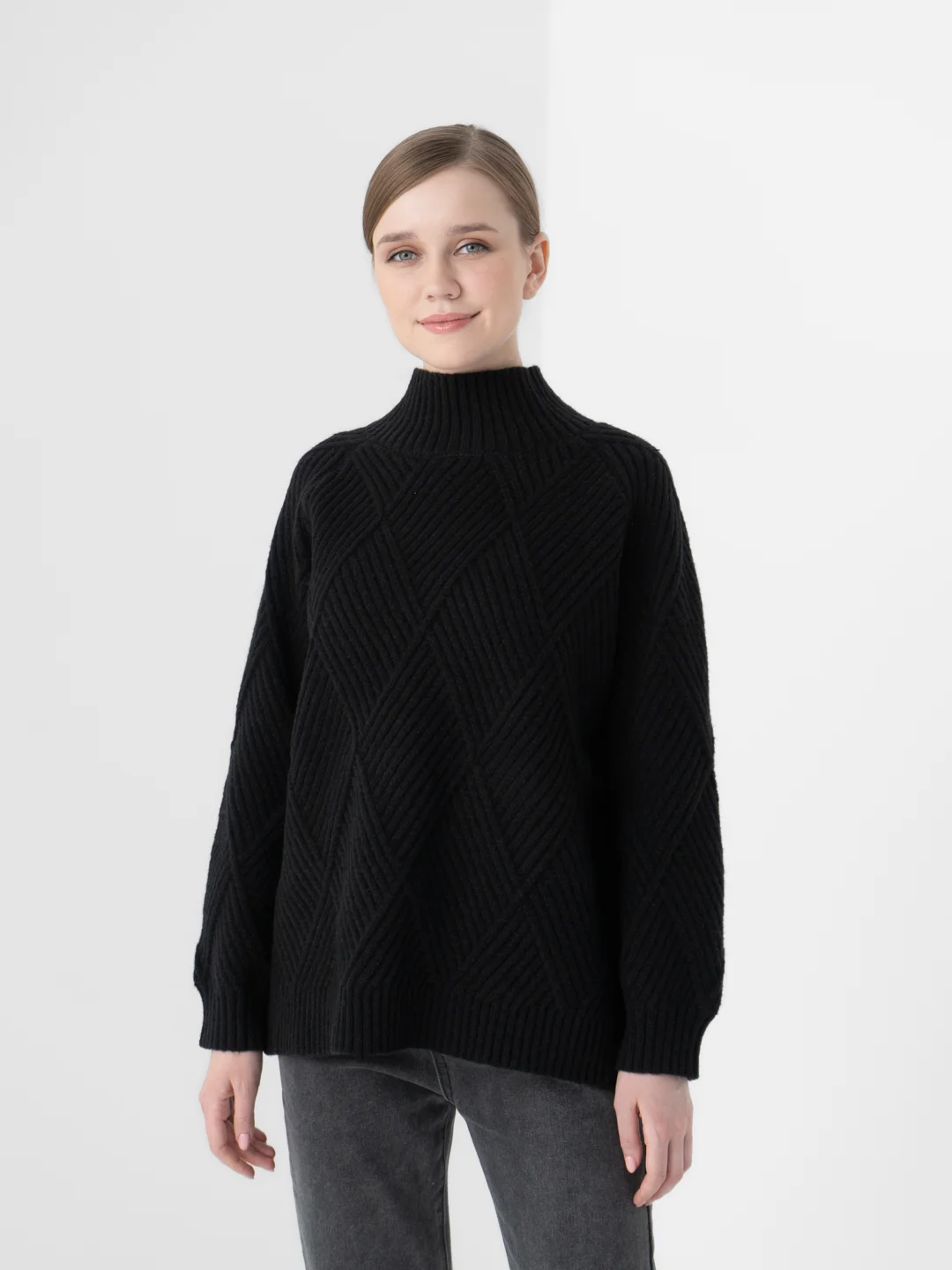 Черный свитер женский Oversized, вязаный, в черном и бежевом оттенке
