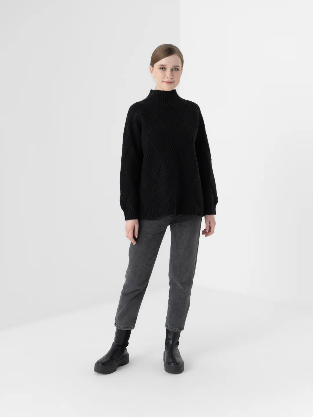 Черный свитер женский Oversized, вязаный, в черном и бежевом оттенке