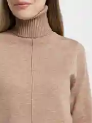 Бежевый костюм женский