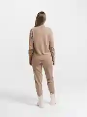 Бежевый костюм женский