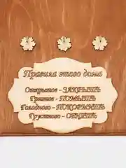 Светло-бежевый ключница настенная