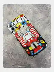 Коралловый чехол KAWS для iPhone 14 Pro