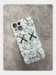 Молочный чехол KAWS для iPhone 14 Pro