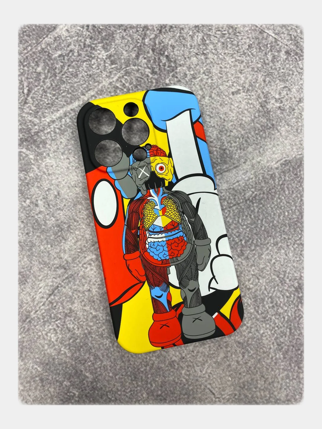 Горчичный чехол KAWS для iPhone 14 Pro