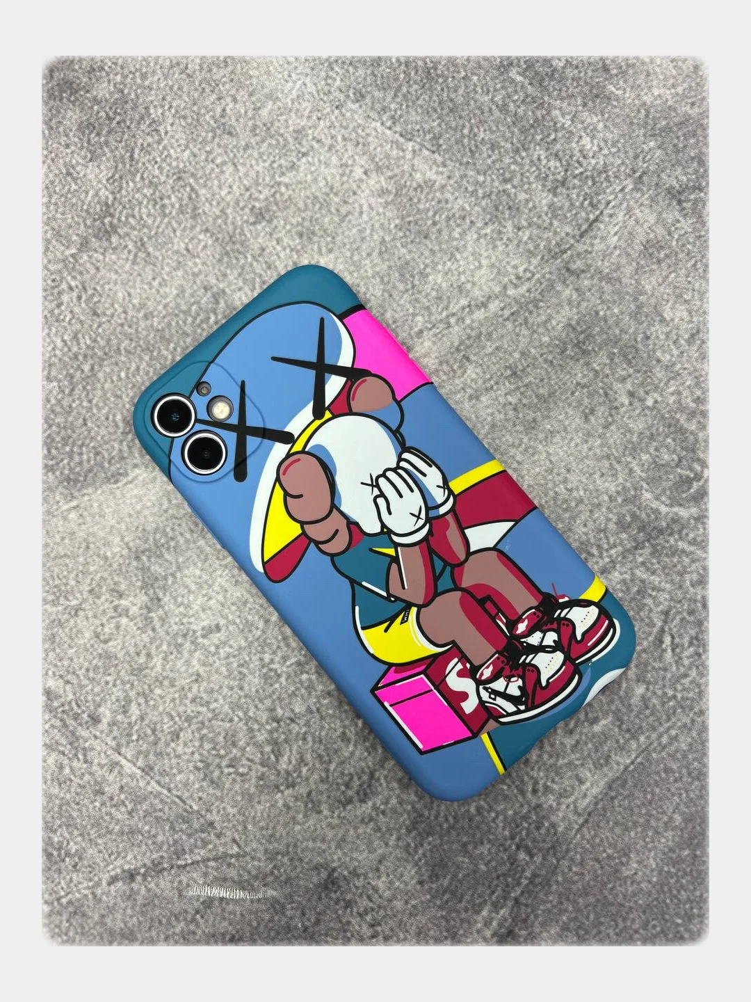 Синий чехол KAWS для iPhone 14 Pro