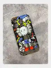 Фиолетовый чехол KAWS для iPhone 14 Pro